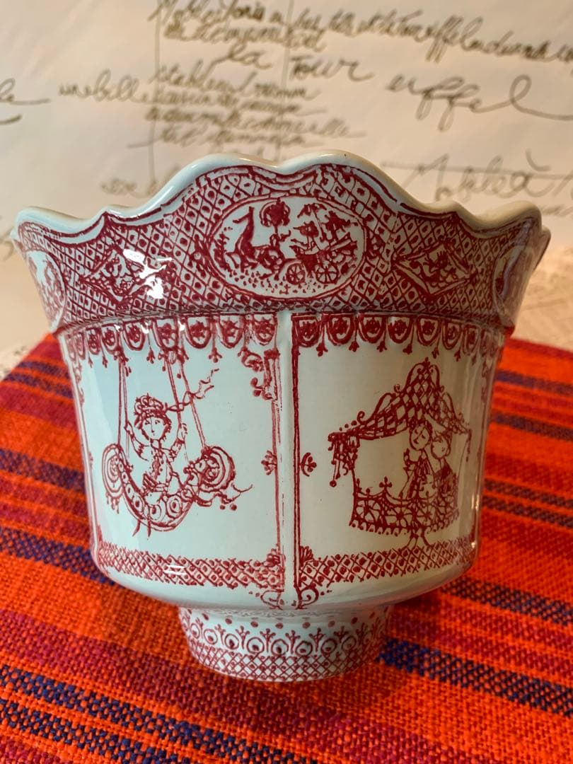 ビヨンヴィンブラッド　激レア・ビンテージのメリーゴーランド型の蓋物可愛すぎます！