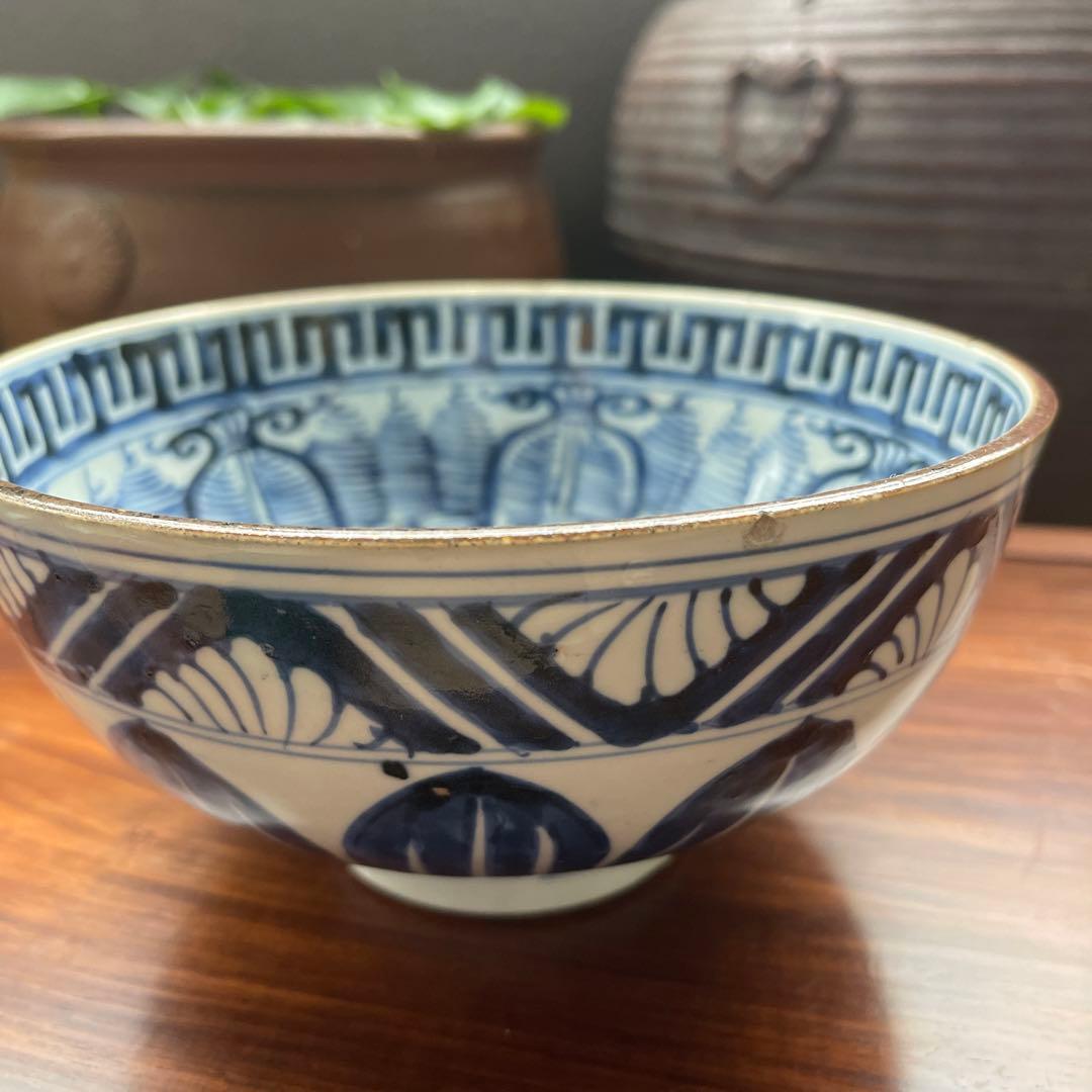 希少物　時代物　染付青白い伝統的な陶器の丼
