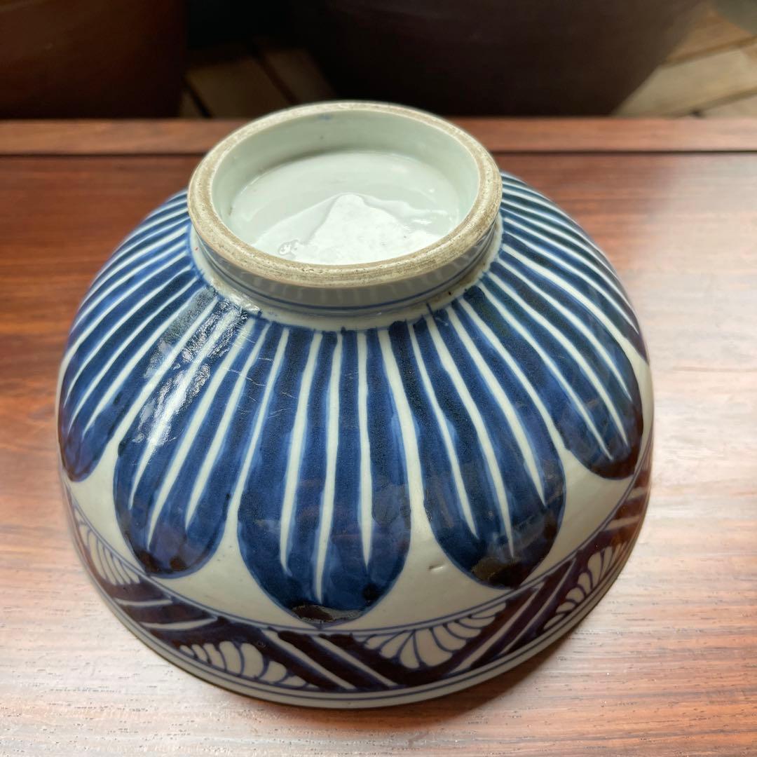 希少物　時代物　染付青白い伝統的な陶器の丼