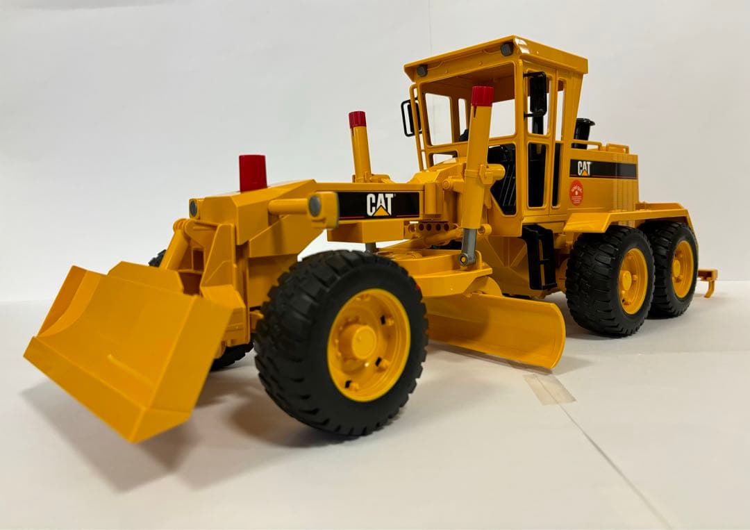 bruder CATグレーダー ドイツ・ブルーダー社のモーターグレーダー