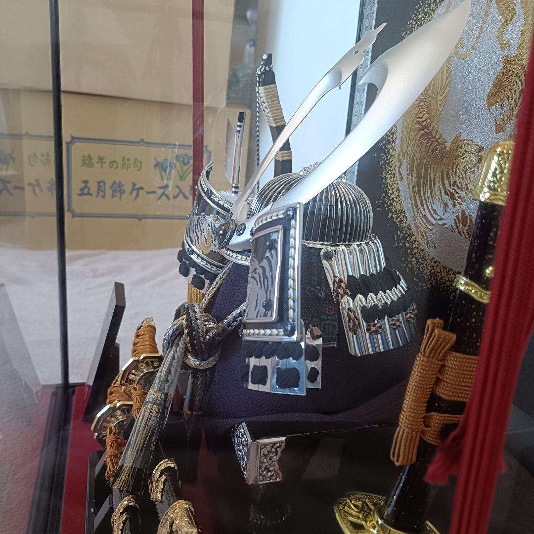 五月人形 武士の兜と刀のセット ケース付き　吉徳