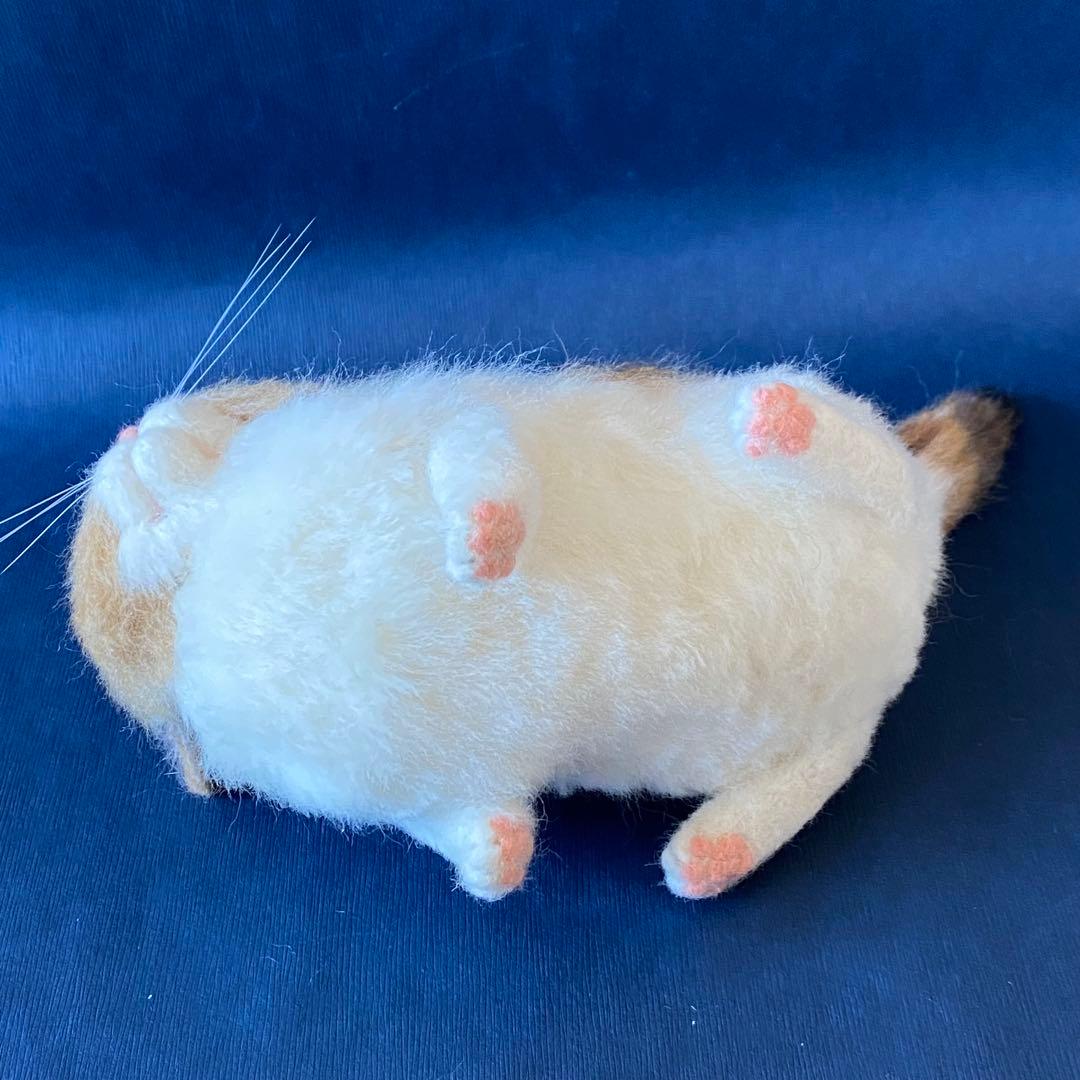 羊毛フェルト猫 全身 リアル可愛い三毛のマンチカン