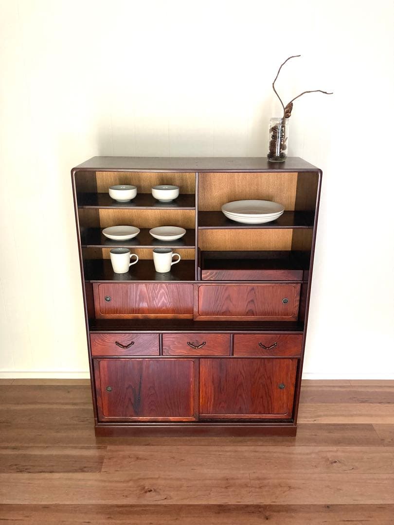 【連休sale】佇まい良さげな収納棚　食器棚