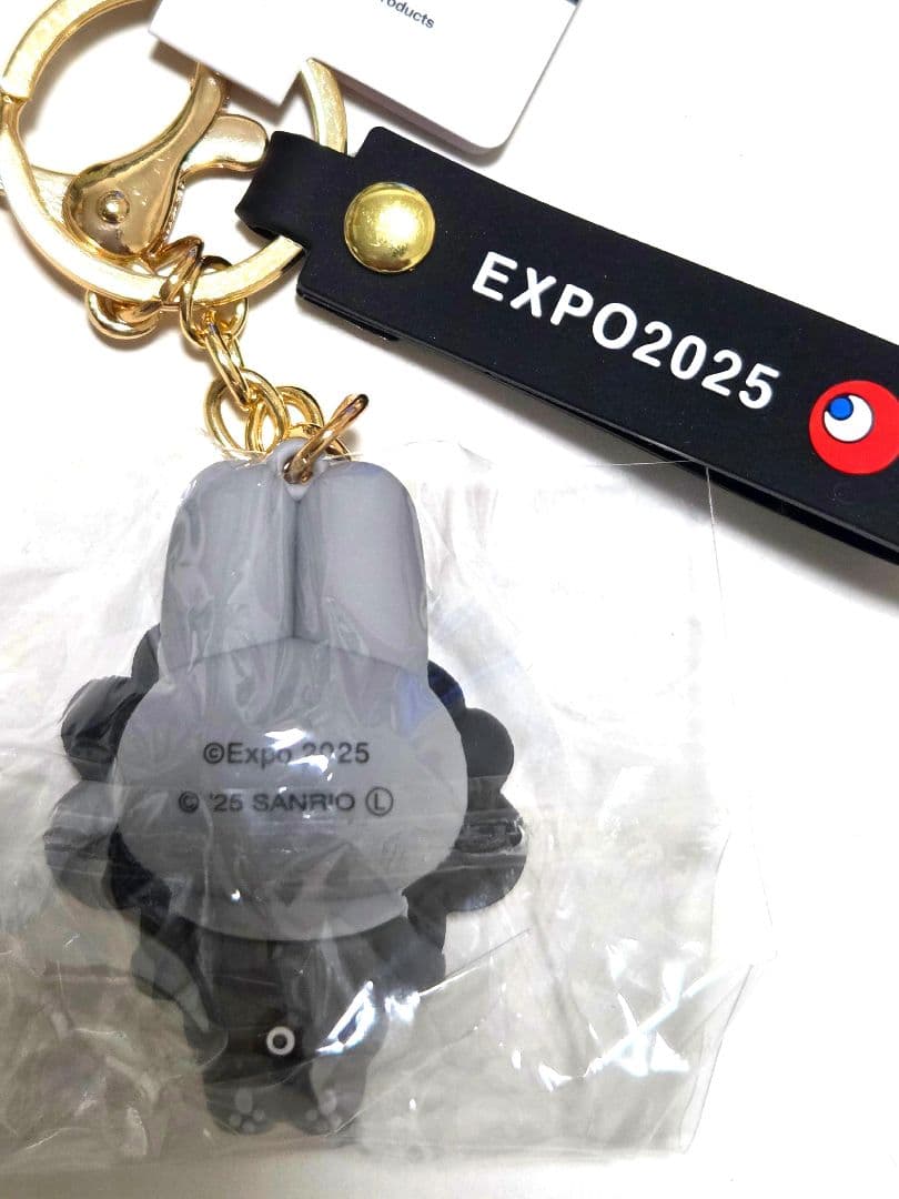 【万博会場内限定タグ付】 ４種類サンリオ黒ミャクミャクなりきりキーホルダーセット