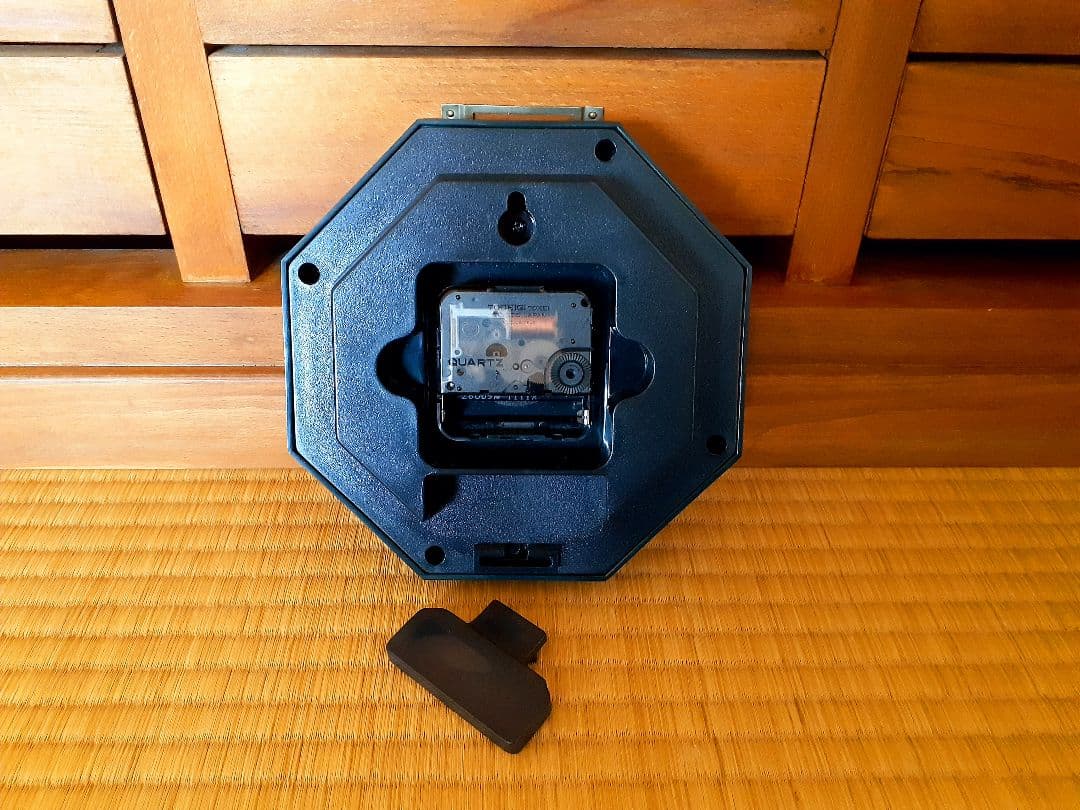 80's　掛け時計　ポストモダン　ビンテージ　レトロ　八角　グリーン