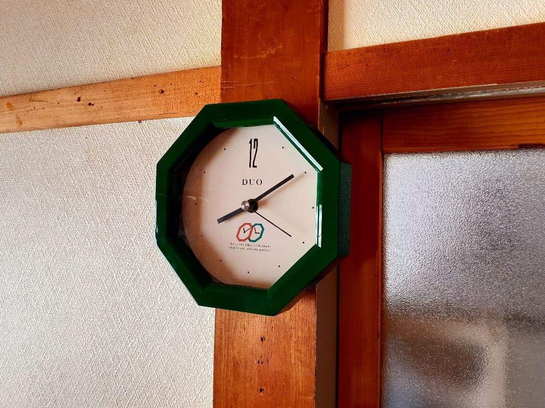 80's　掛け時計　ポストモダン　ビンテージ　レトロ　八角　グリーン