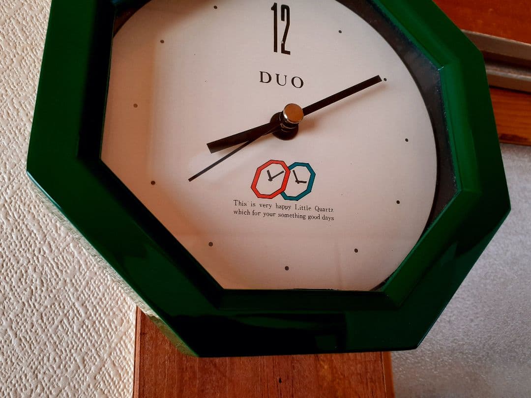 80's　掛け時計　ポストモダン　ビンテージ　レトロ　八角　グリーン