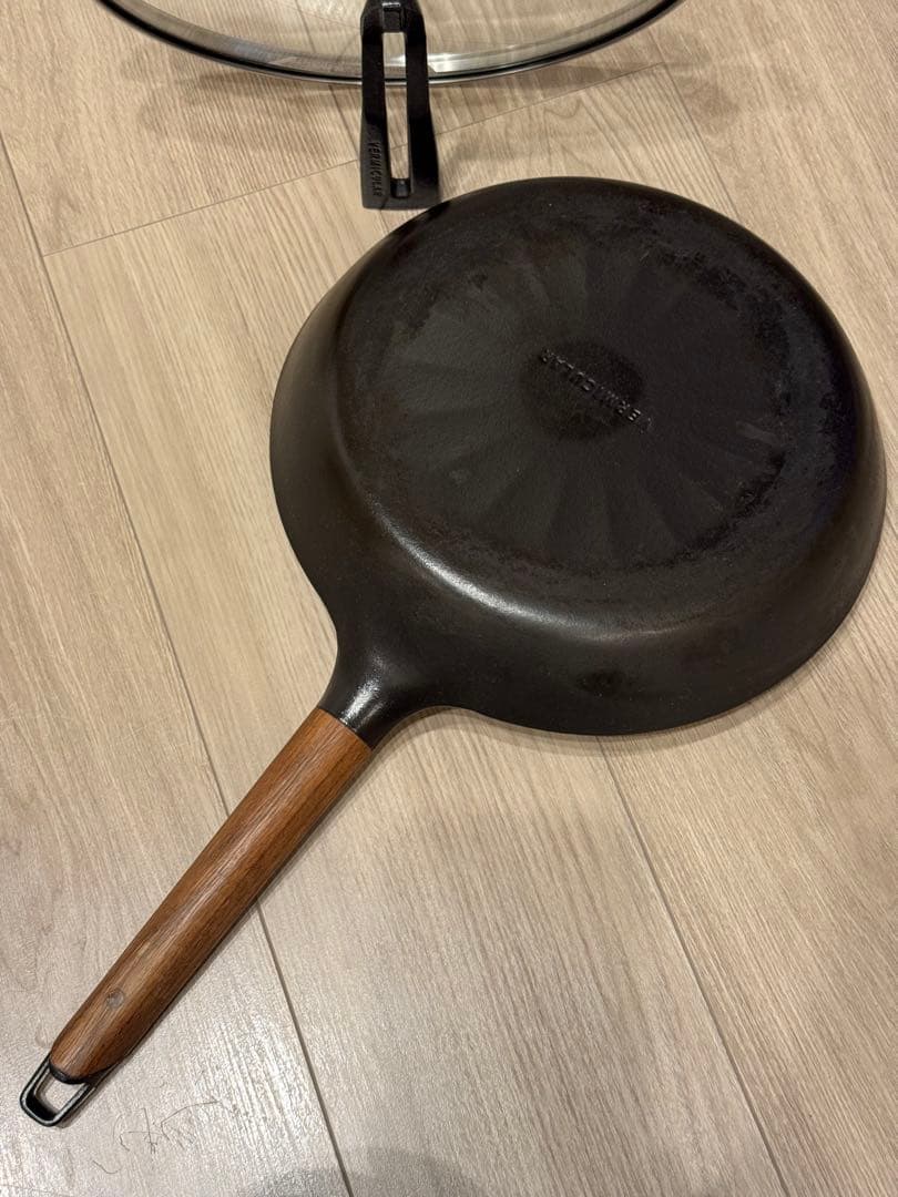 Vermicular 鋳鉄フライパン 26cm【プレゼントつき】