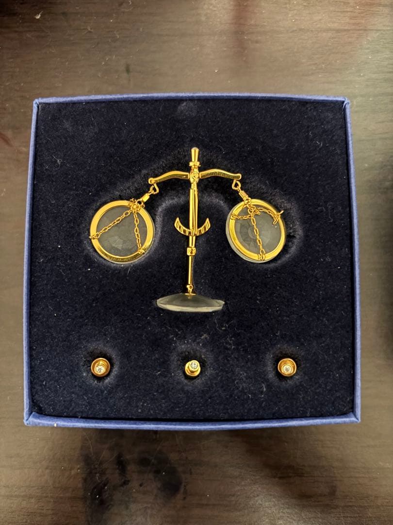 【美品】SWAROVSKI 天秤　置物　箱付き　クリスタル　ゴールド