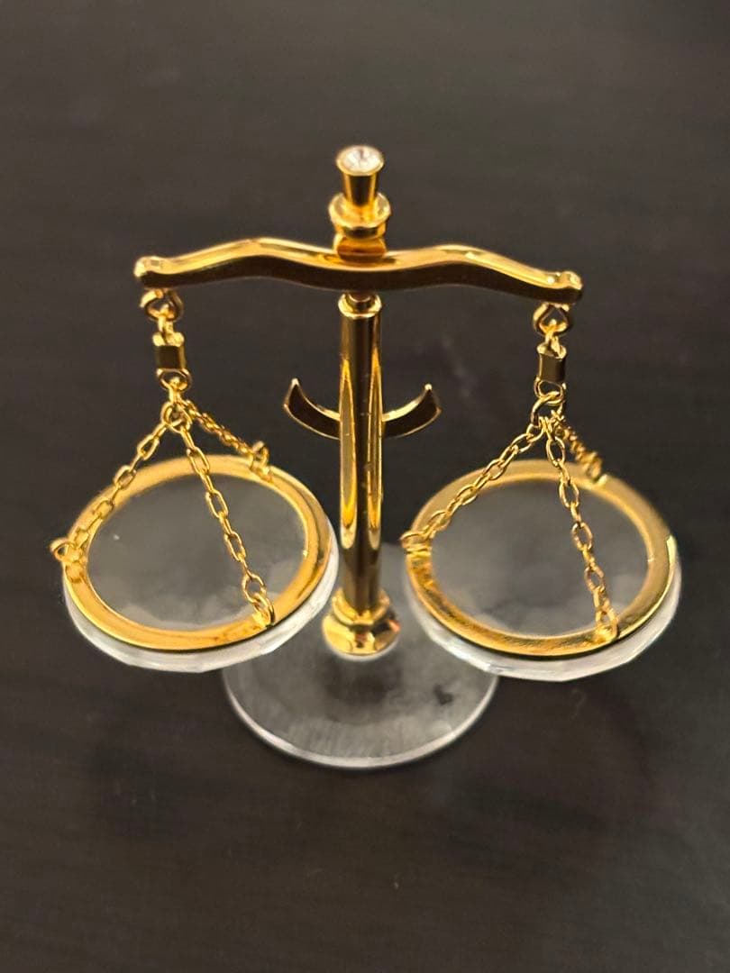 【美品】SWAROVSKI 天秤　置物　箱付き　クリスタル　ゴールド