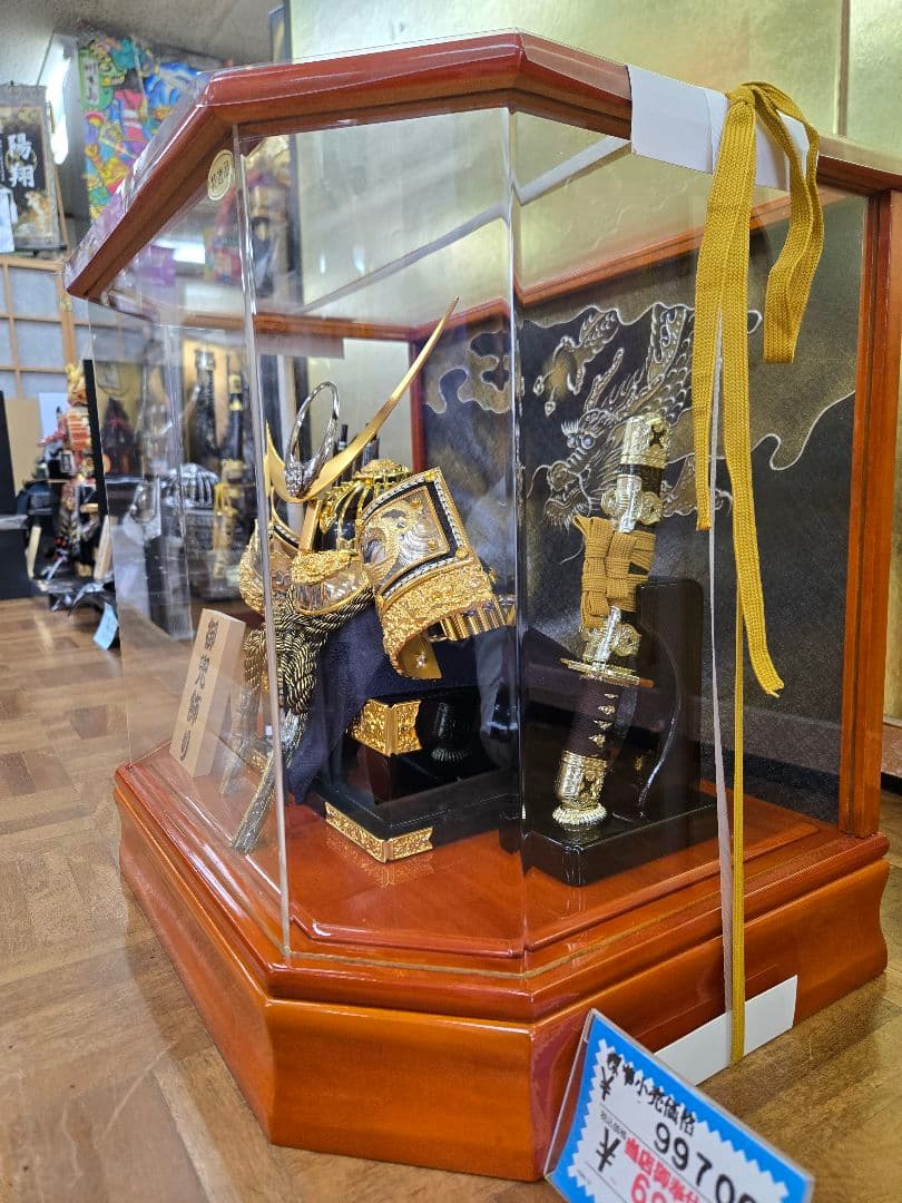 【展示品限り】五月人形　兜　上杉謙信　ケース飾り　※閉店セール　K11