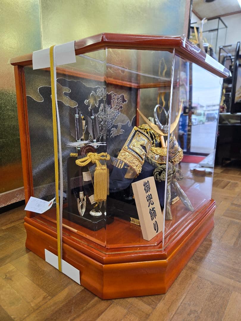 【展示品限り】五月人形　兜　上杉謙信　ケース飾り　※閉店セール　K11