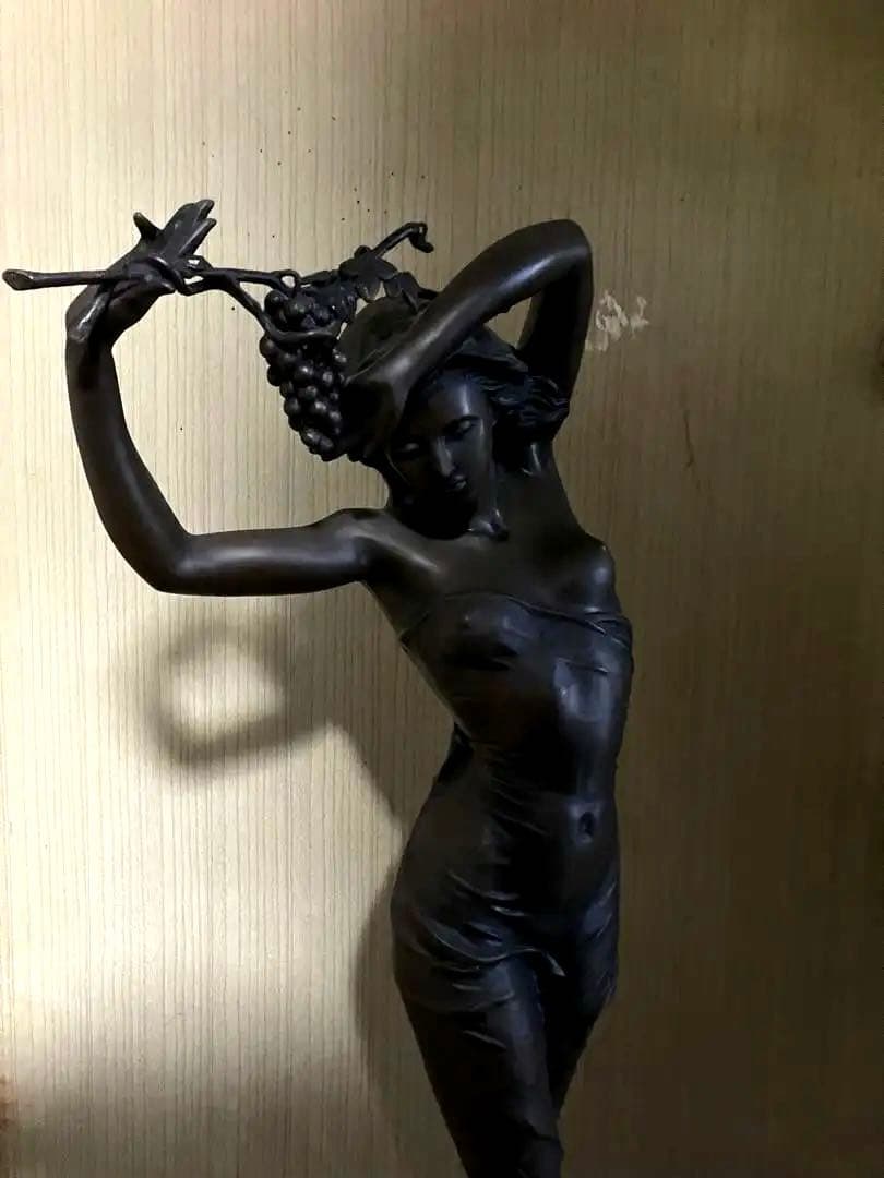 大型　銅像　女性　ブロンズ