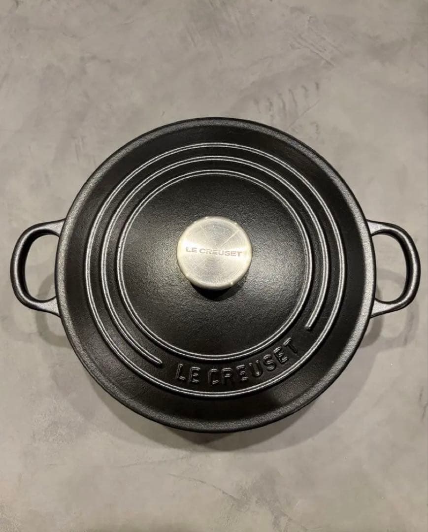 LE CREUSET 両手鍋 22cm 黒 - メルカリ