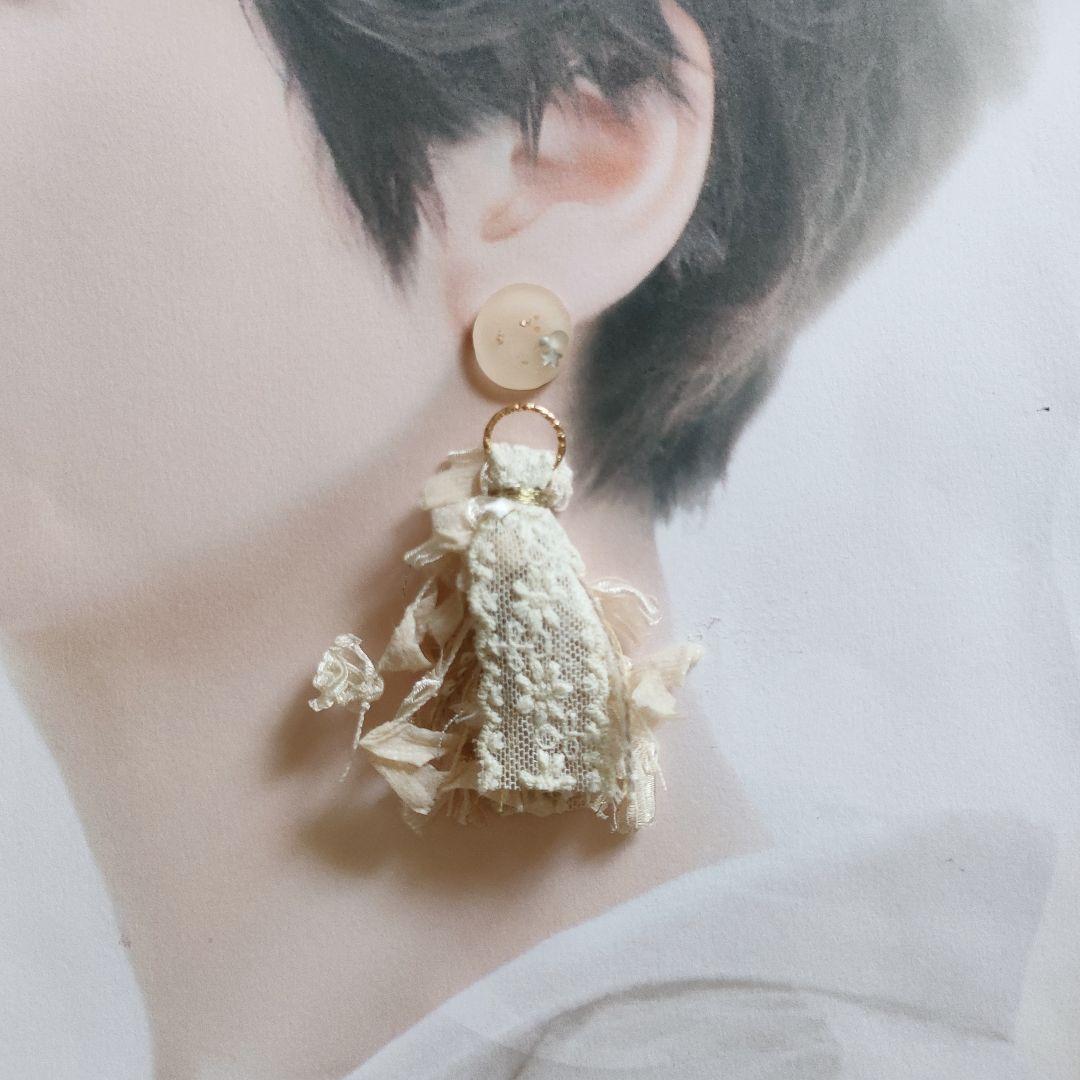 取引中　2way*ベージュと花柄レースのタッセルのピアス/イヤリング