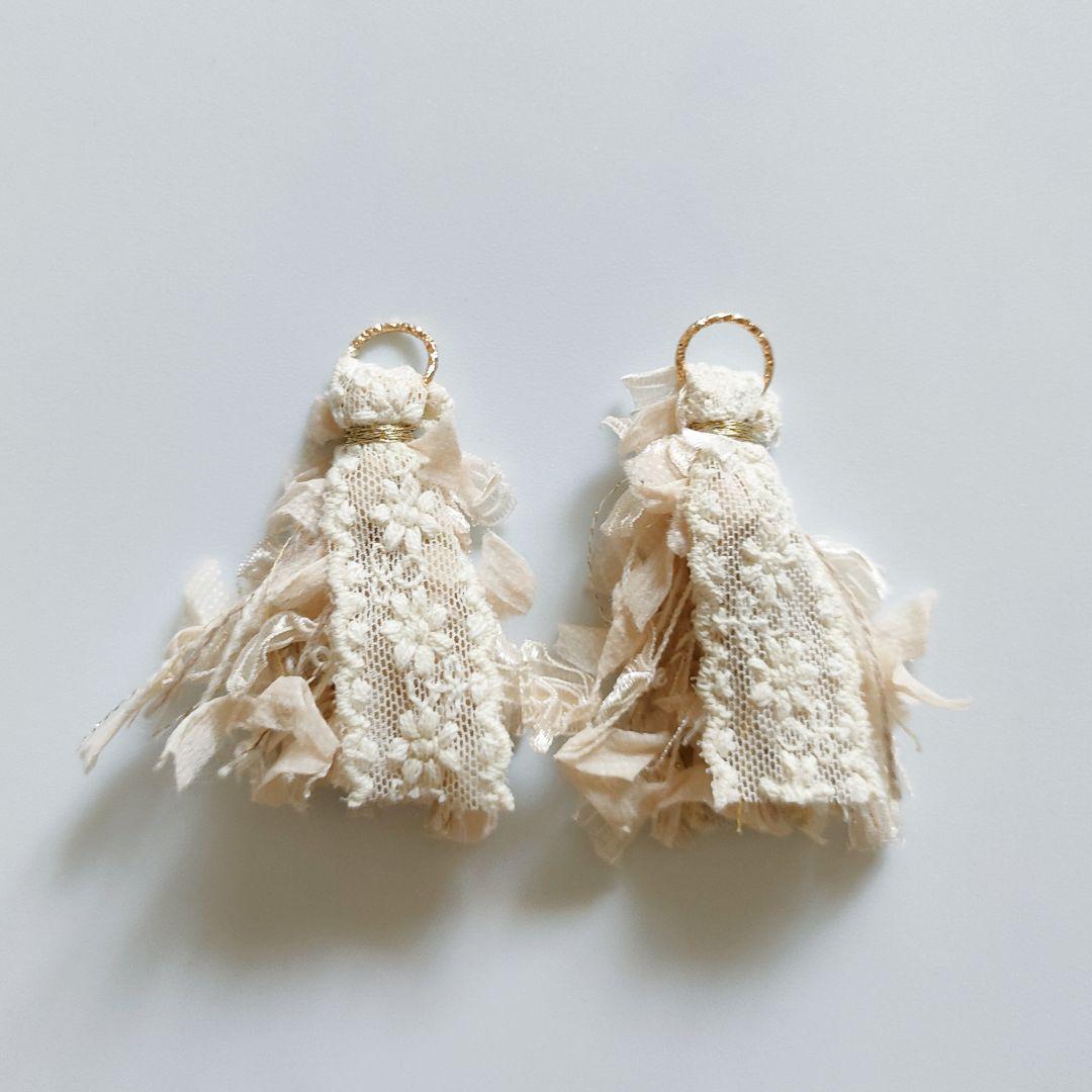 取引中　2way*ベージュと花柄レースのタッセルのピアス/イヤリング