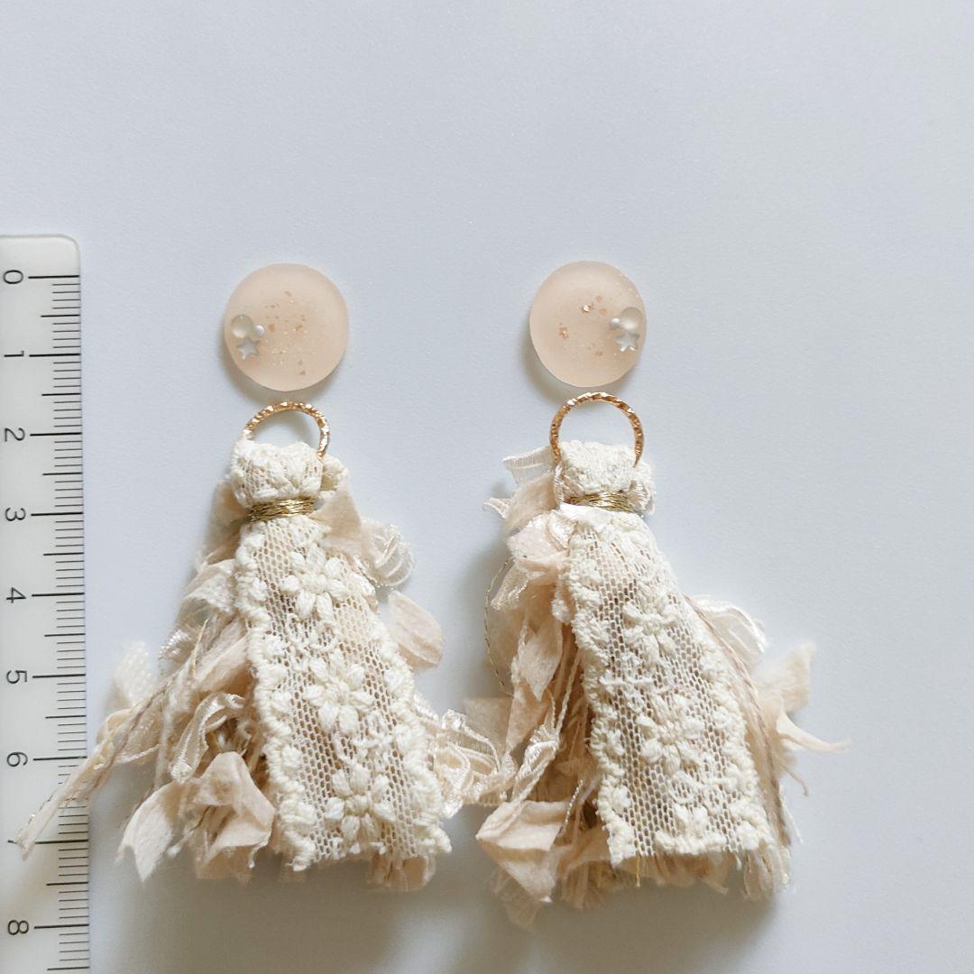 取引中　2way*ベージュと花柄レースのタッセルのピアス/イヤリング