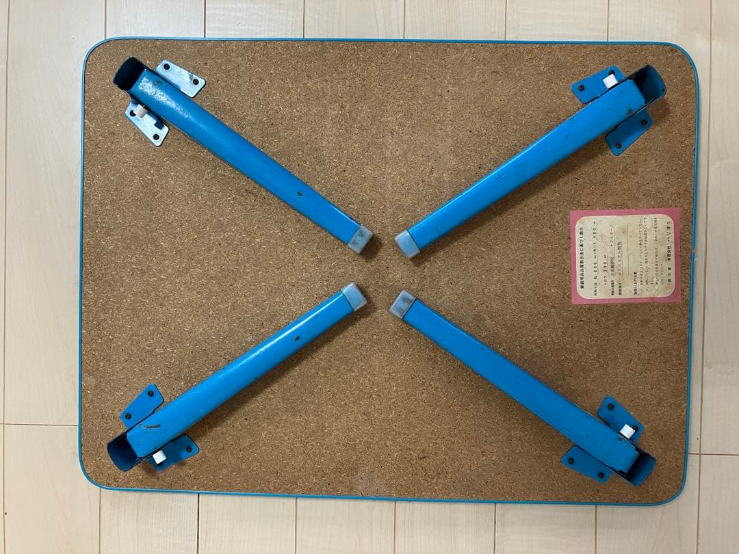 サンリオ　ゴロピカドン テーブル