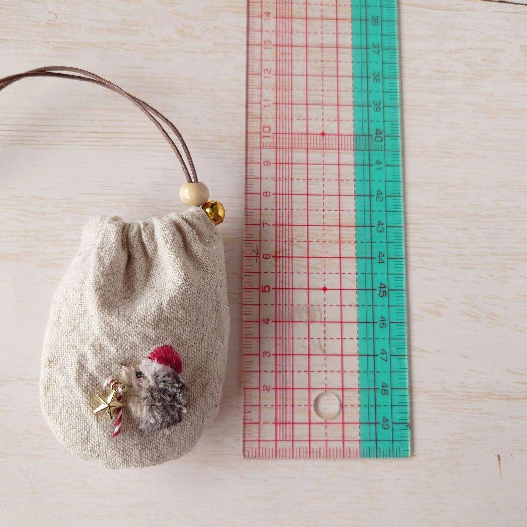 ちっちゃなりんりんお守りサシェ【ハリネズミ君とクリスマス】