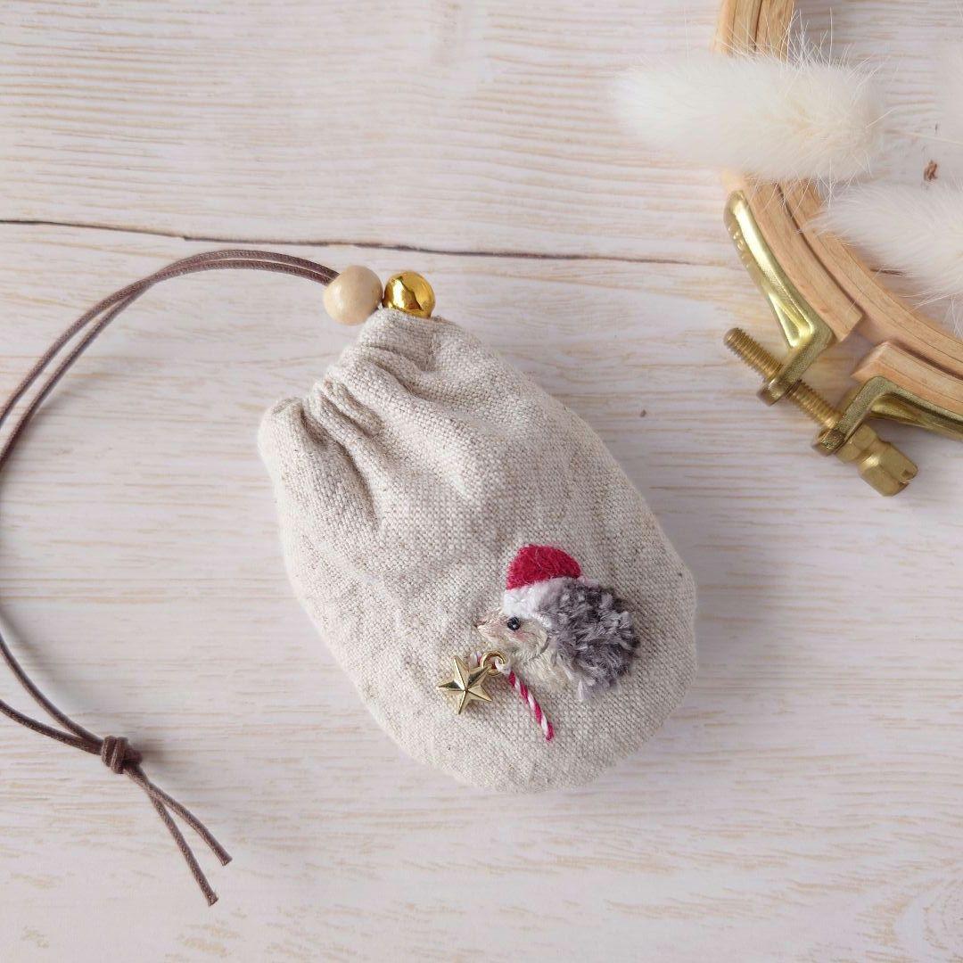 ちっちゃなりんりんお守りサシェ【ハリネズミ君とクリスマス】
