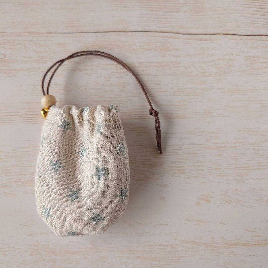 ちっちゃなりんりんお守りサシェ【ハリネズミ君とクリスマス】