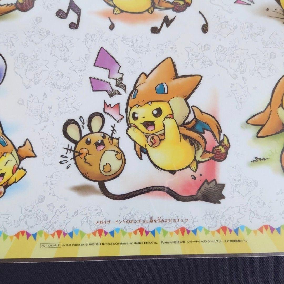 メガリザードンYのポンチョに身を包んだピカチュウ クリアポスター