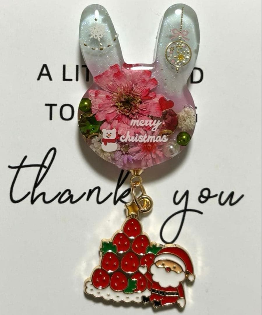 再販不可。マトリカリア♡うさぎ♡クリスマスレジンヘアゴムブローチ