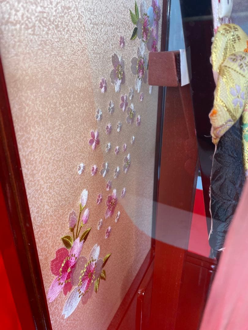 羽子板　アクリルケース花梨刺繍１３号・サイズ間口約２８×奥行約２４×高さ約５４㎝