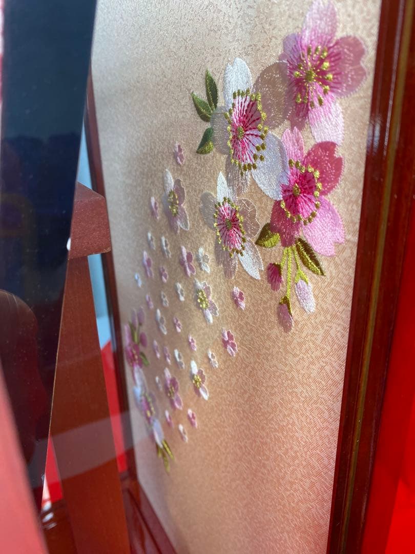 羽子板　アクリルケース花梨刺繍１３号・サイズ間口約２８×奥行約２４×高さ約５４㎝