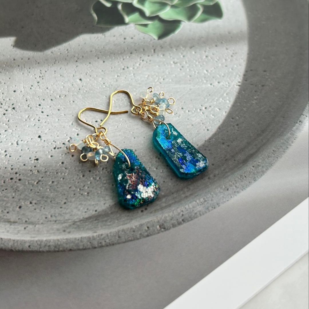 カラフルポップ ローマングラスとオパール•アクアマリンのピアス