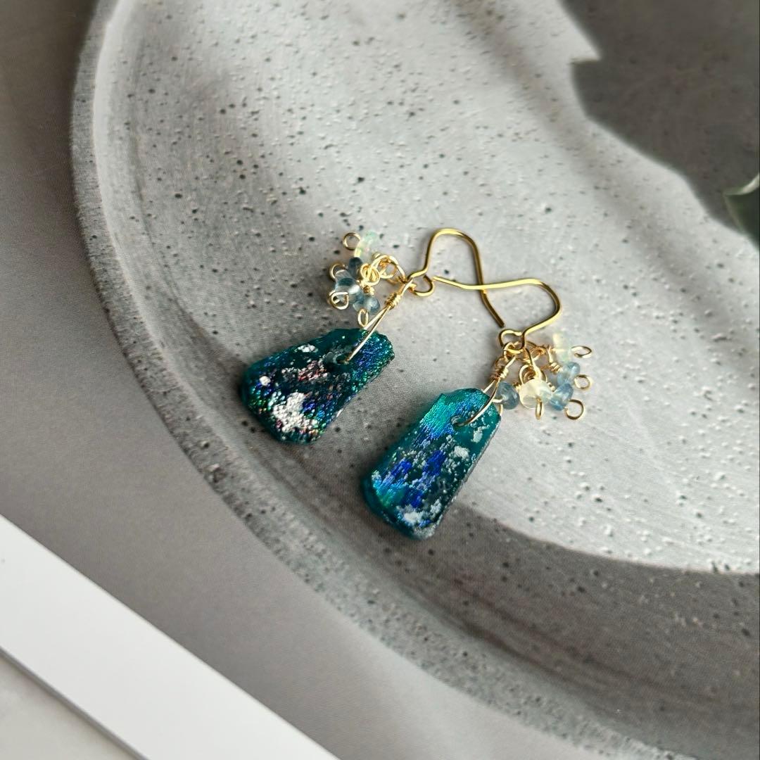 カラフルポップ ローマングラスとオパール•アクアマリンのピアス