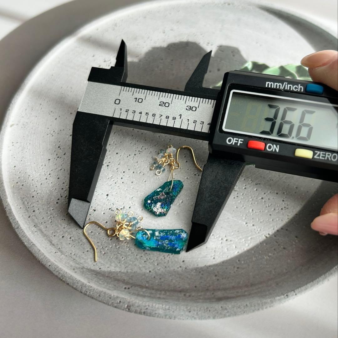 カラフルポップ ローマングラスとオパール•アクアマリンのピアス