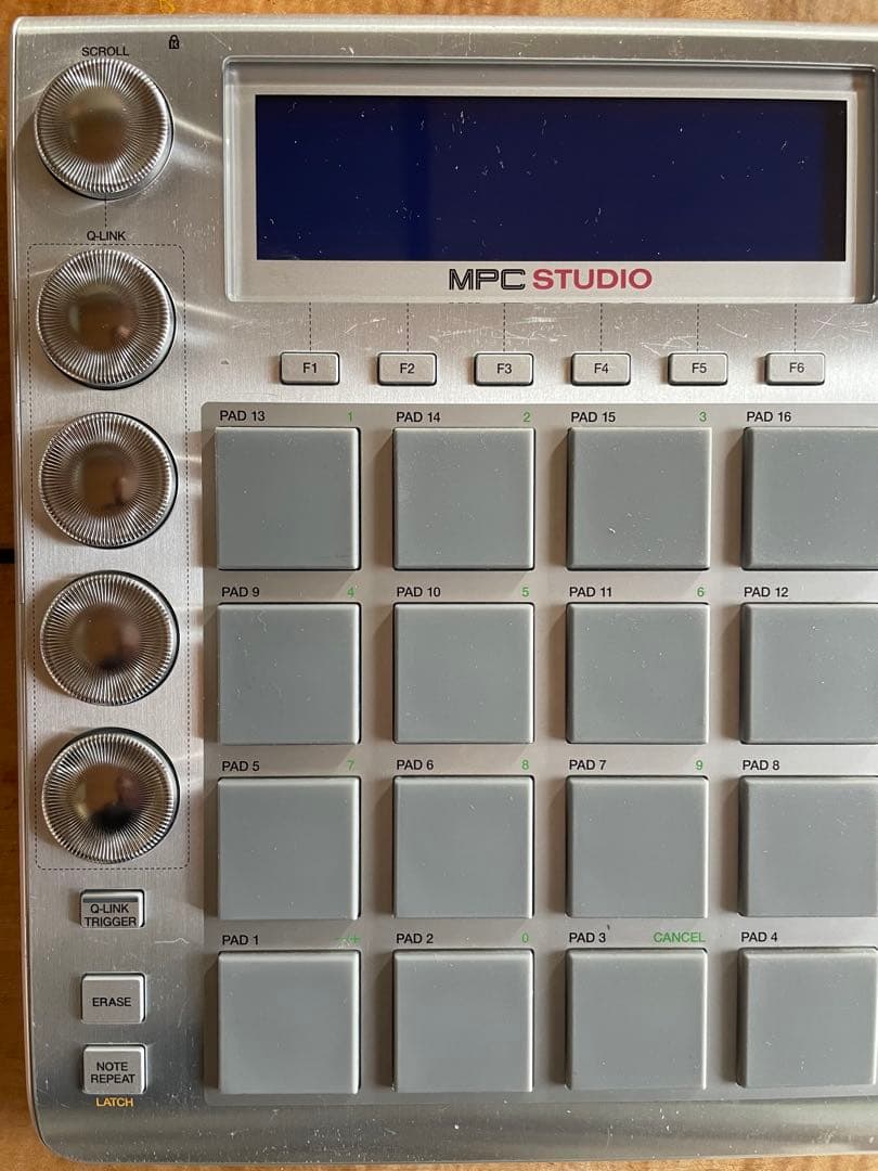 AKAI MPC STUDIO コントローラー ケース付き