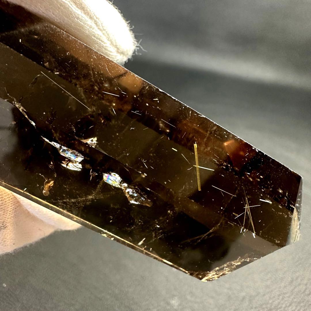 【金運· 魔除 】ゴールドルチル ☆虹☆スモーキークォーツダブルポイントA948