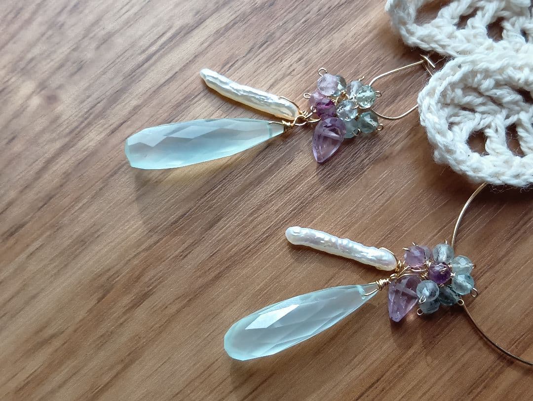 558/14kgfグリーンカルセドニーとフローライトのチャーム