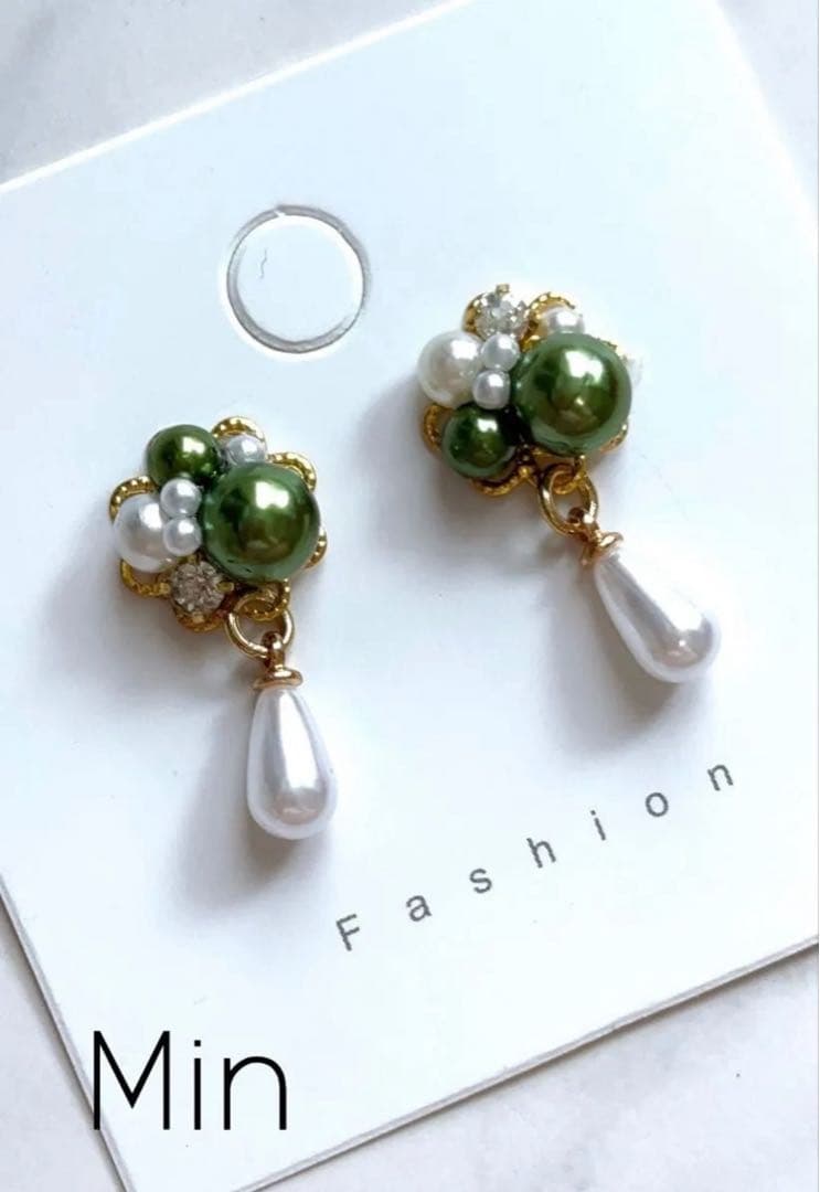 グリーン系　ビジュー　ピアス　ハンドメイド　イヤリング変更可