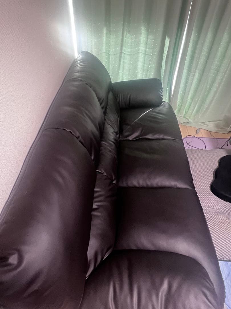 (マスターチーズ)黒の3人掛けソファ