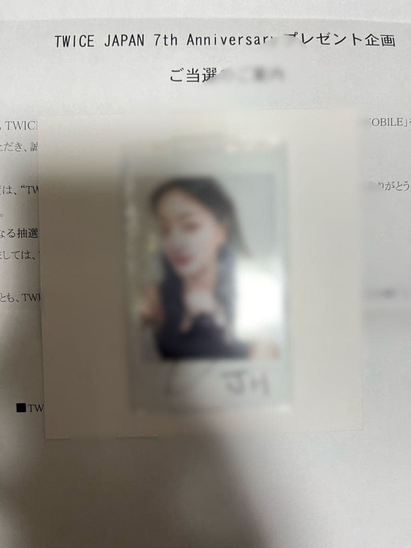 TWICEジヒョ直筆サイン入りチェキ - メルカリ
