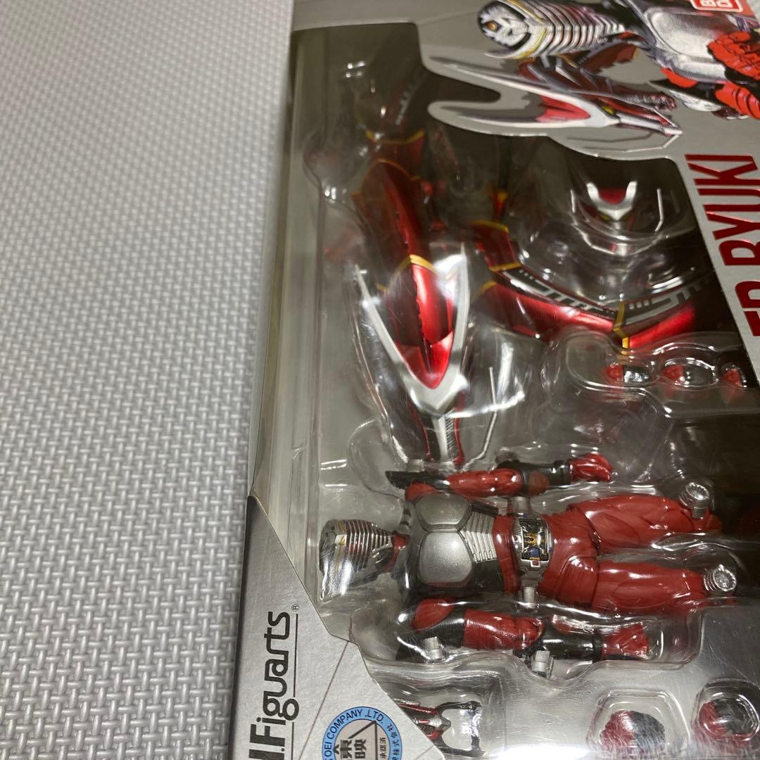【中身未使用】s.h.figuarts 仮面ライダー龍騎　バンダイ