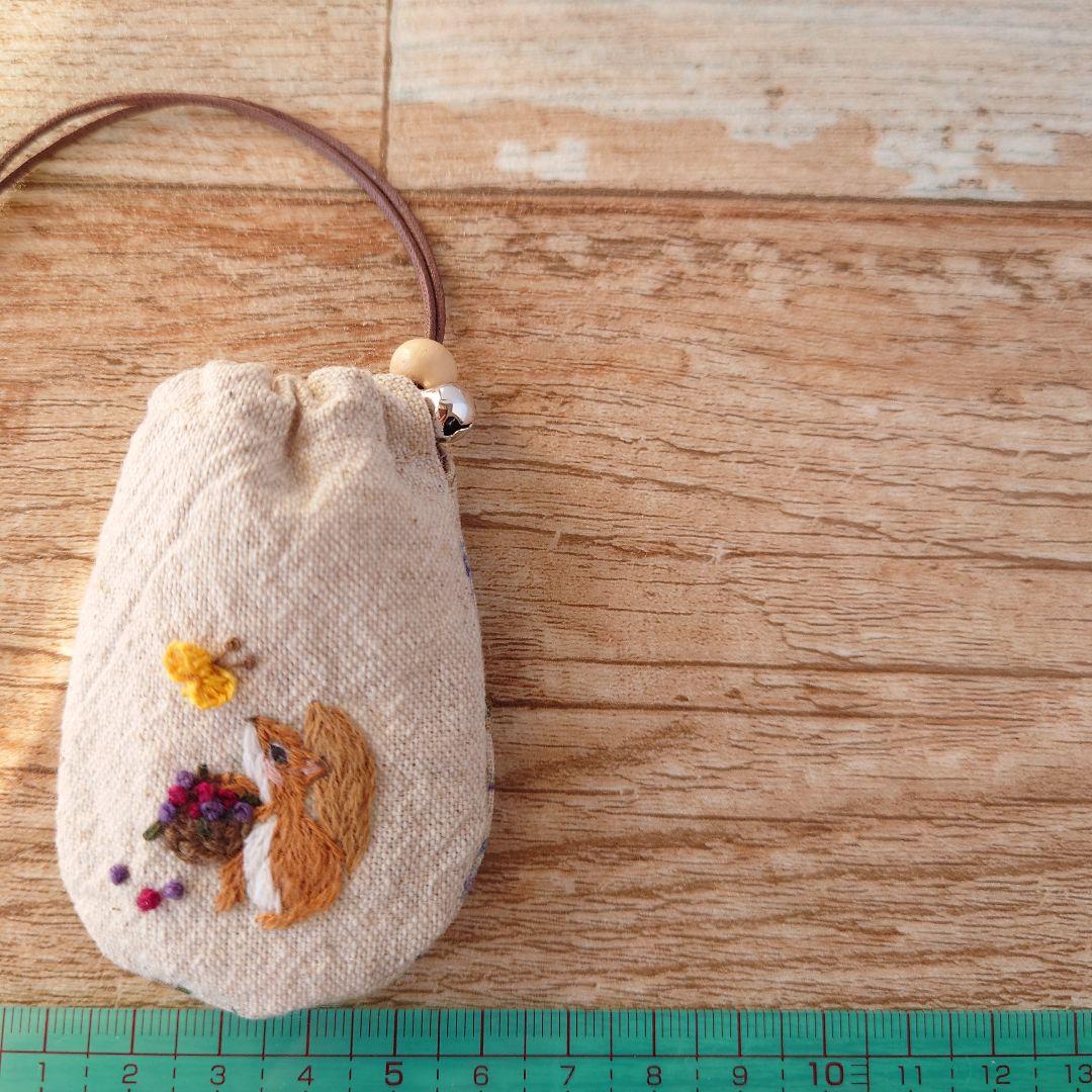 ちっちゃなりんりん巾着サシェ/お守りサシェ【りす君とベリーバスケット