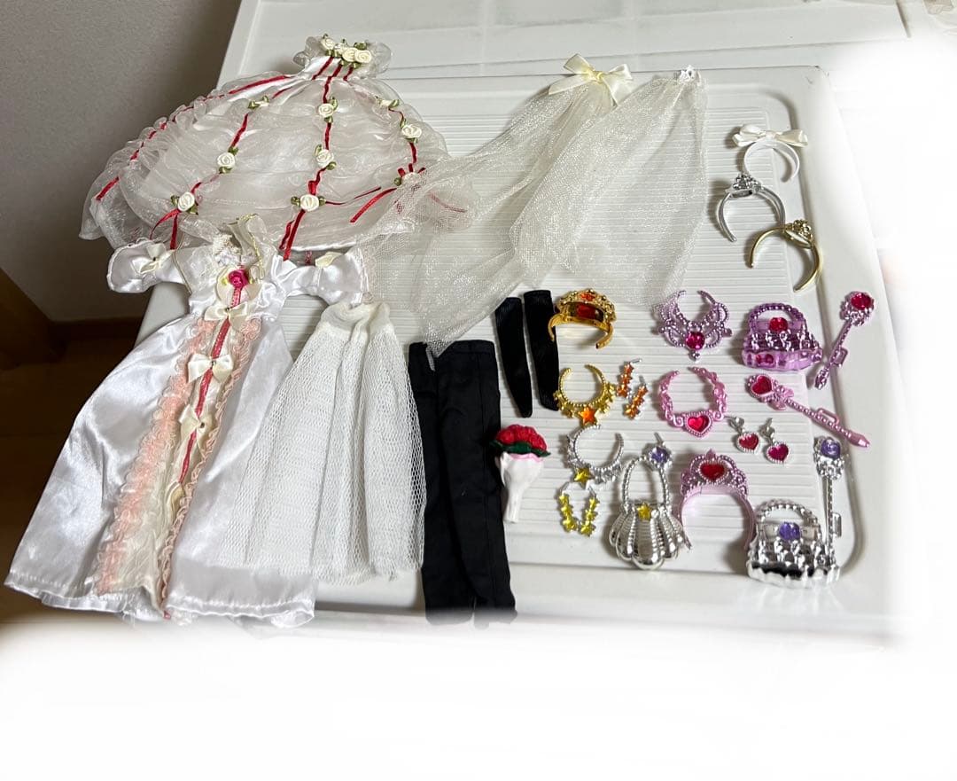 リカちゃん、おばあちゃん、ボーイフレンドのお人形、ウェディングドレスの洋服