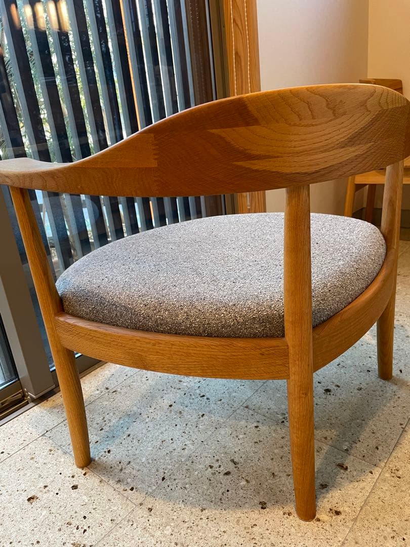 あぐらのかける男の椅子　秋山芳夫　座面グレー