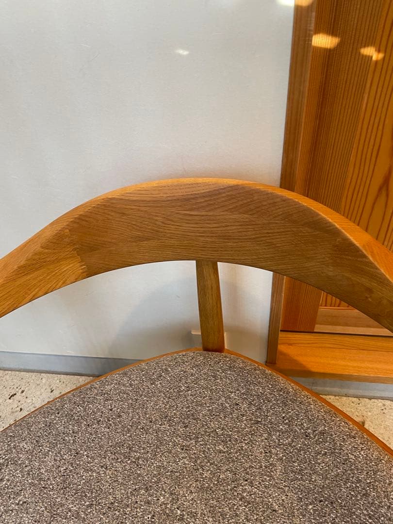 あぐらのかける男の椅子　秋山芳夫　座面グレー