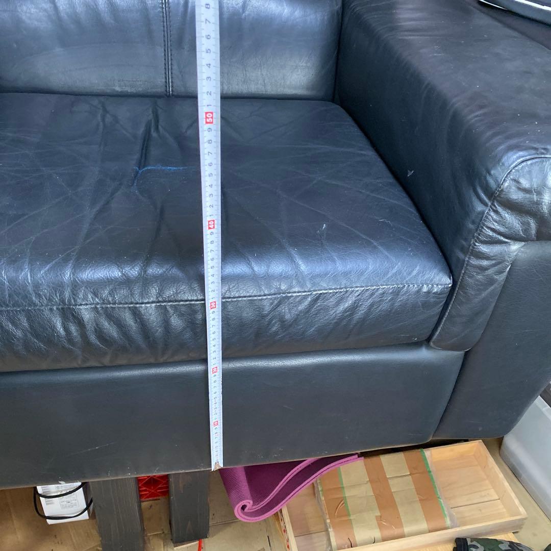 黒いレザー 1人掛けソファ　重厚感あります‼️