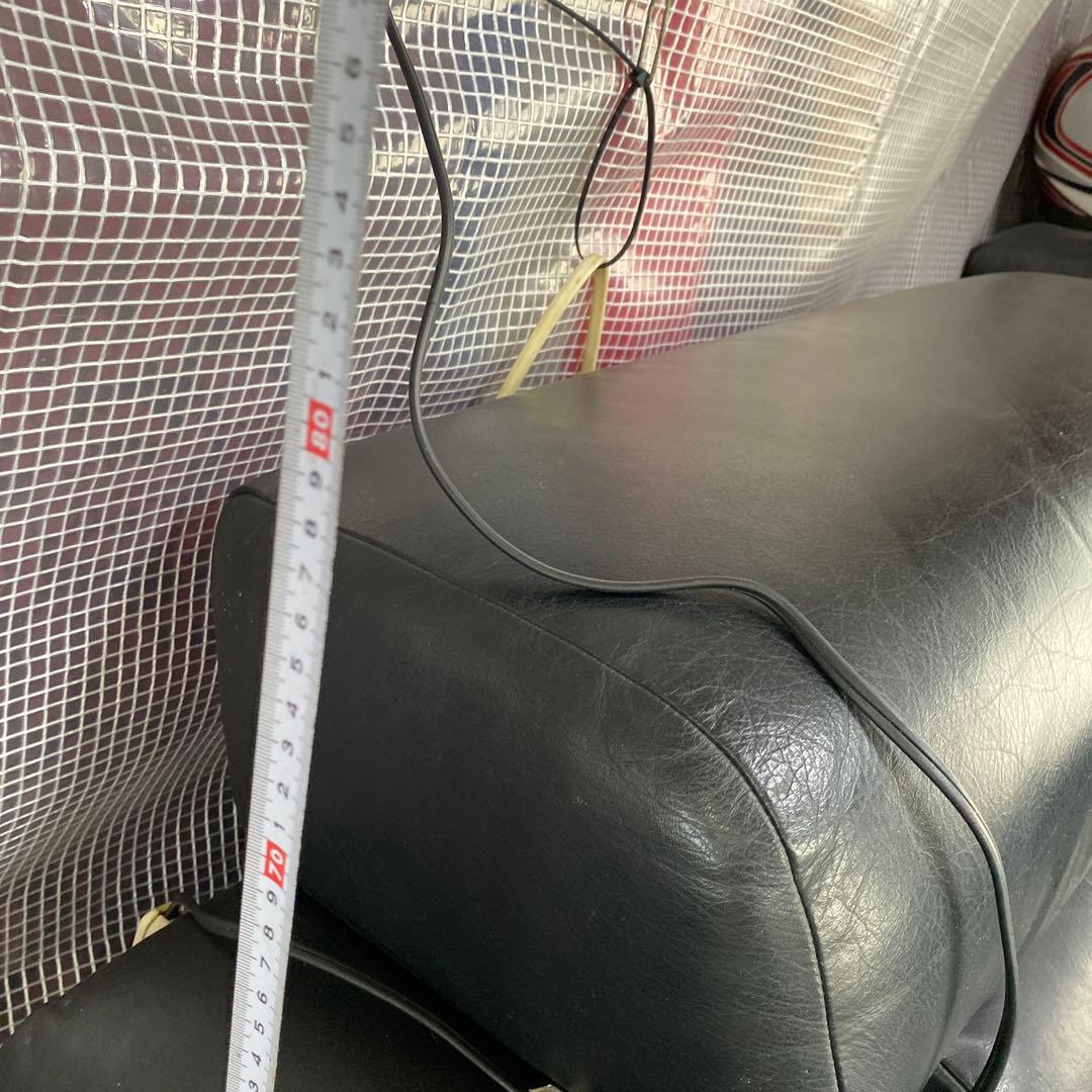 黒いレザー 1人掛けソファ　重厚感あります‼️