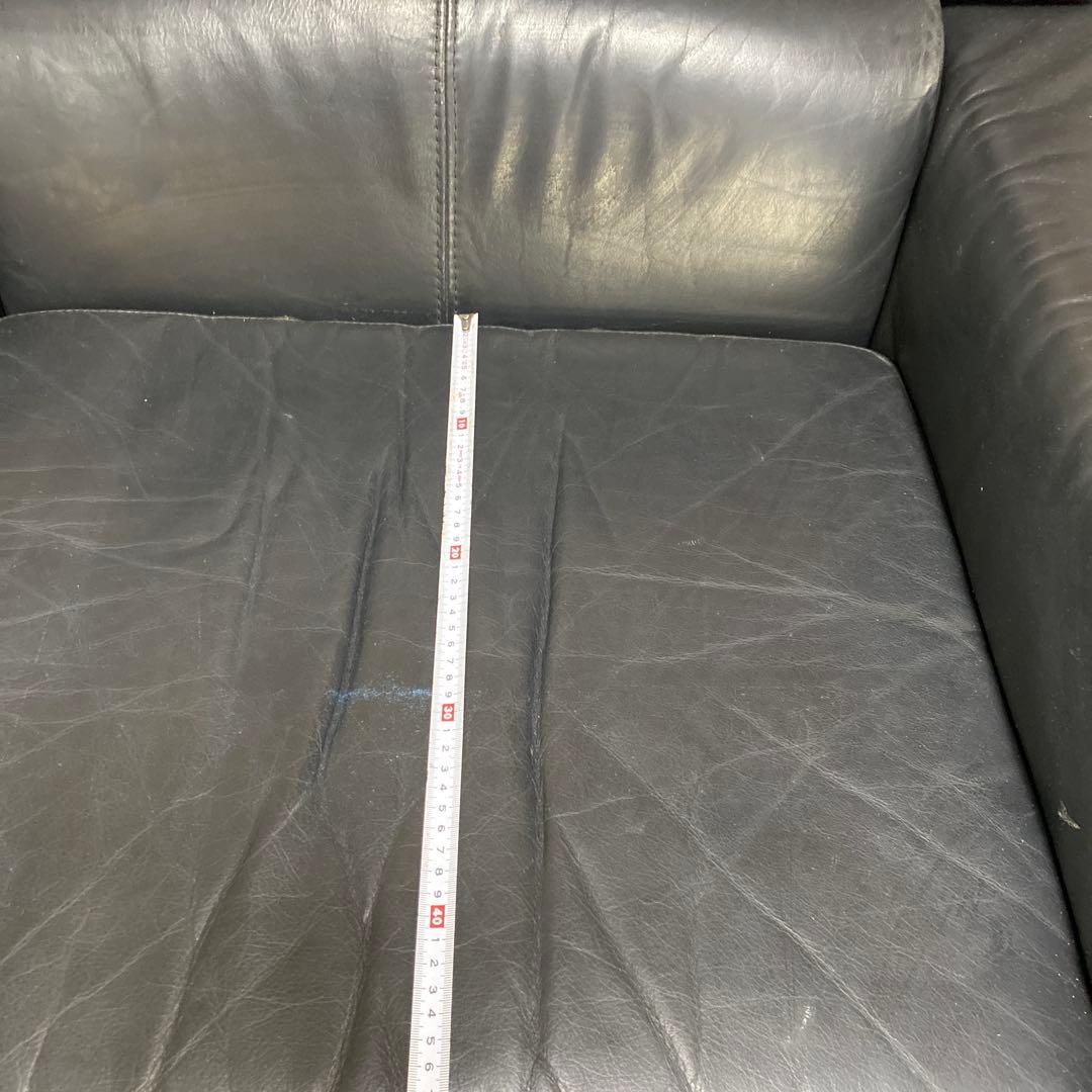 黒いレザー 1人掛けソファ　重厚感あります‼️