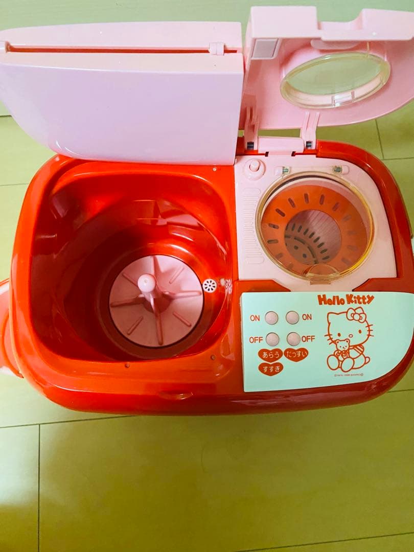 貴重》ハローキティ二層式洗濯機 昭和レトロ玩具 - メルカリ