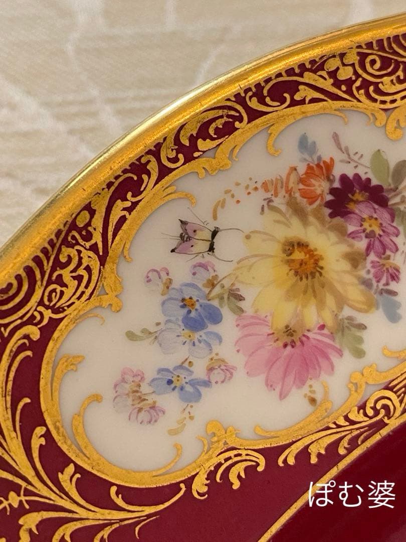 【古マイセン】深い臙脂／３つ窓 22金彩 飾り皿「恋人文／恋人達と犬のいる風景」