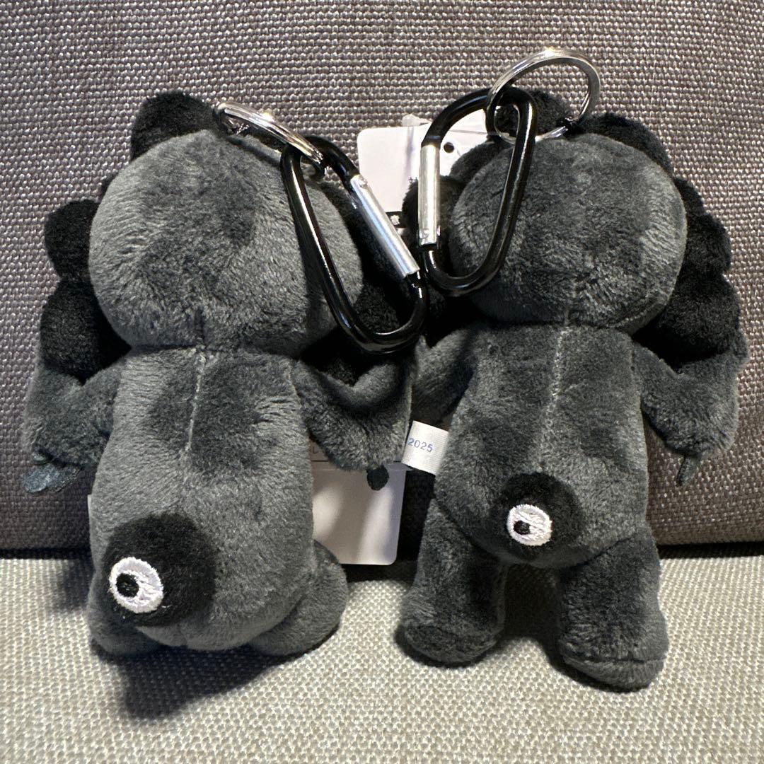 黒ミャクミャク カラビナ付きマスコット 2種セット 座り 立ち ブラック