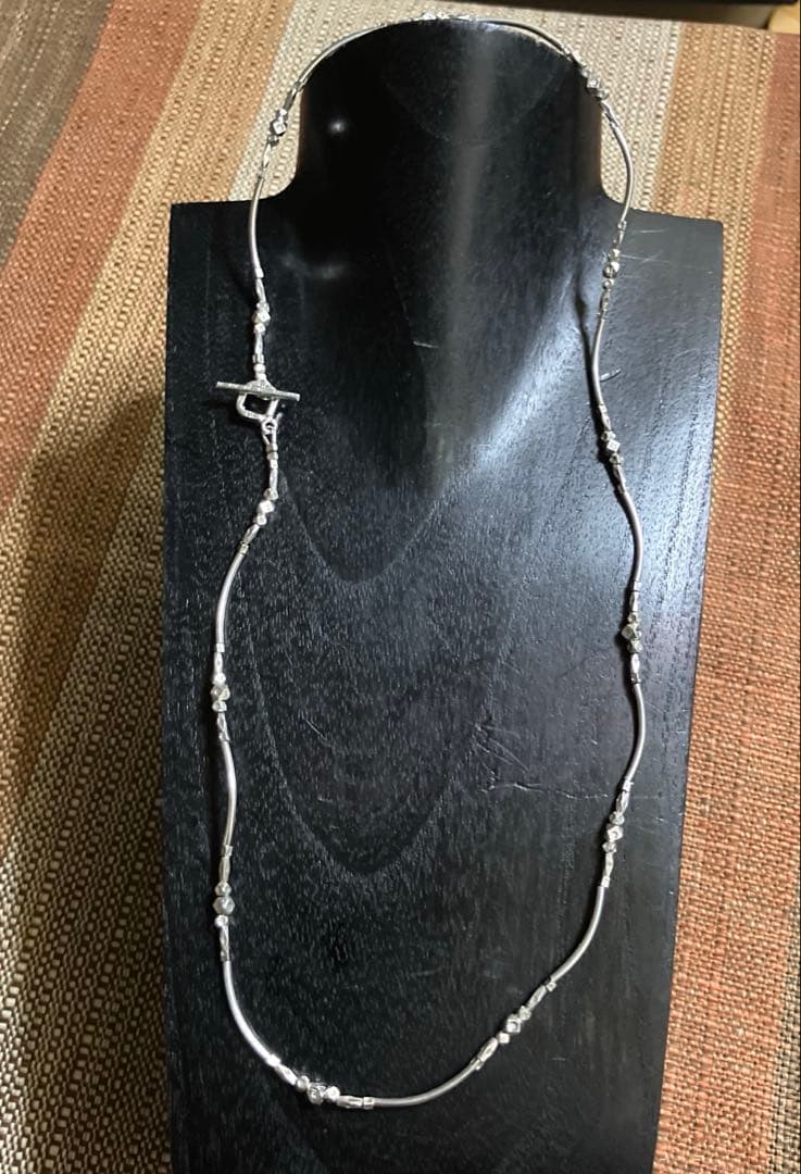 カレンシルバーカーブビーズとパドゥア刻印のセミロングネックレス56cm